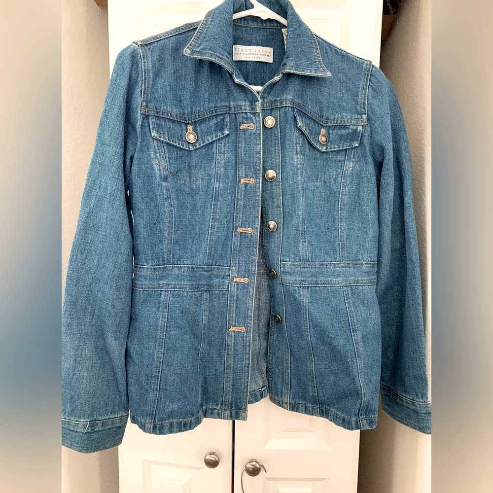 Liz Claiborne Jean jacket (medium blue wash) blazer fit